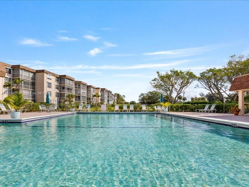 All age building in East Boca Raton. Stunning views, bright and spacious, completely tiled, 2 bedrooms 2 bathrooms + Den. Close to the beach, I 95, shopping and restaurants.
