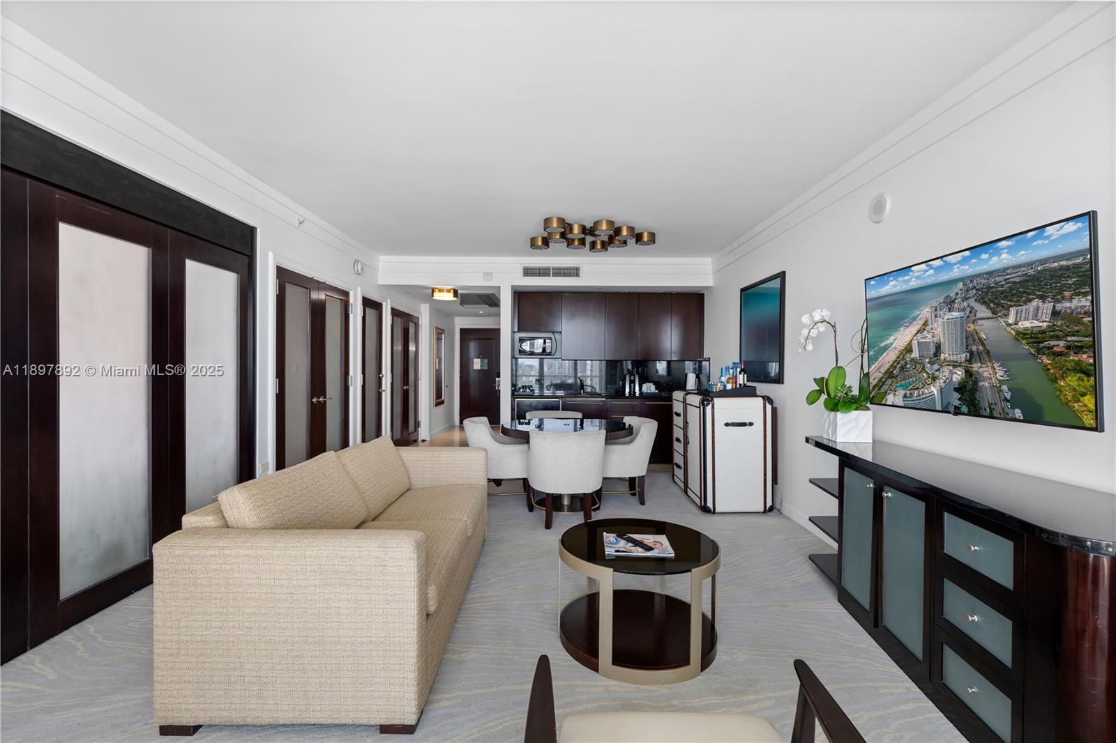 4391 Collins Ave 1619