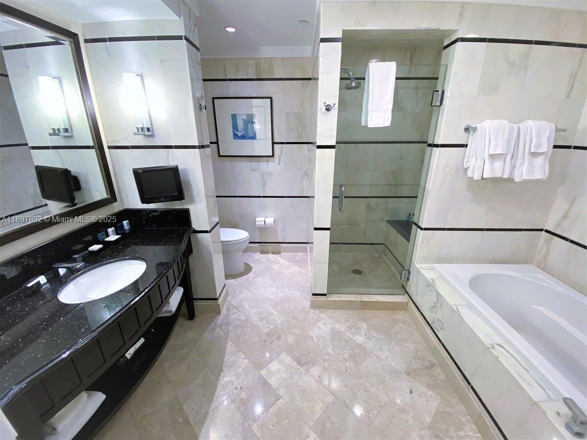 4391 Collins Ave 1619
