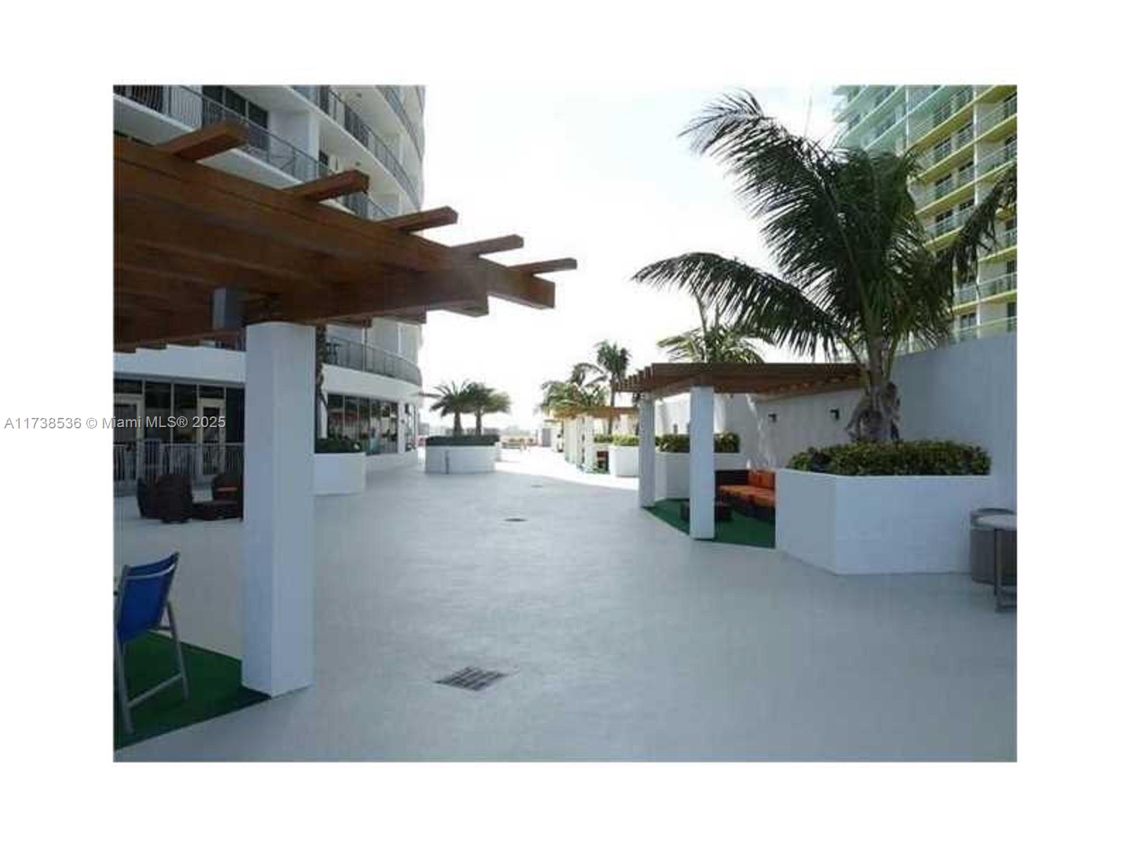 1750 N Bayshore Dr 1808, Miami, Broward County, Florida - 1 Bathrooms - 