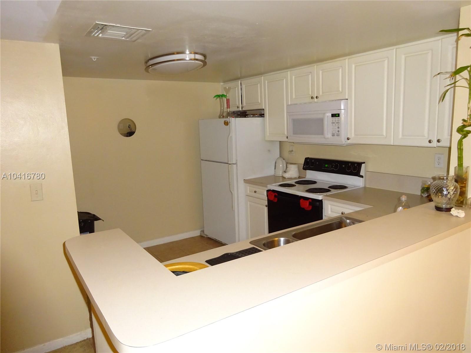 Live the downtown Fort Lauderdale lifestyle in one of the most desirable buildings with amenities galore. Great split floor plan with two master suites perfect for guess or a roommate. Bright open eat-in kitchen, washer & dryer right in unit. Luxury features include: pool/spa, outside bar and BBQ's, fitness center, billiard room, club room, cyber café, and concierge.
