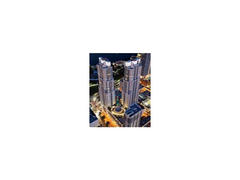 Cortesy key is in the north lobby with the receptionist.Beautiful apartment in Vizcayne.Unit Has a big patio,with direct acces to the pool area.Beautiful white porcelain floors throughout the apartment.Vizcayne has inifinity pools,gym,sauna,tennat will ha ve acces to all amenities.