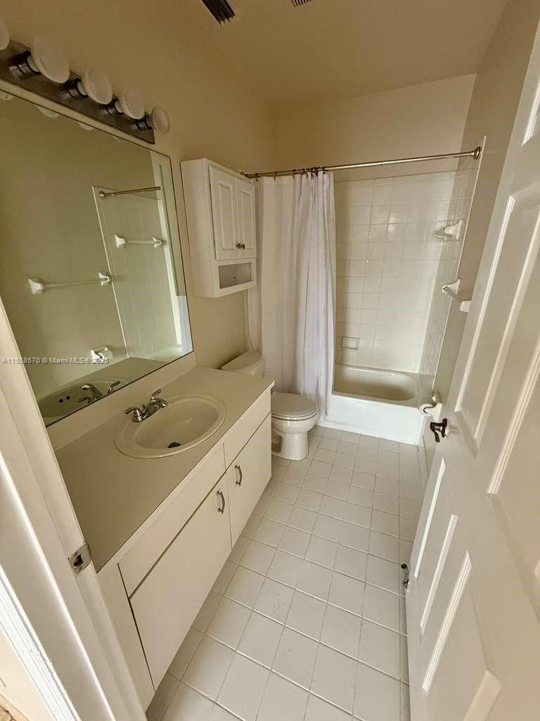 EMERALD COURTS - OPAL CRE - Residential Lease