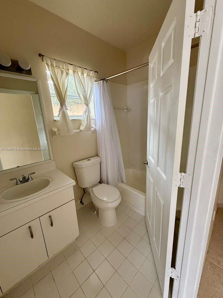 EMERALD COURTS - OPAL CRE - Residential Lease