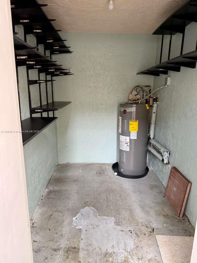 EMERALD COURTS - OPAL CRE - Residential Lease