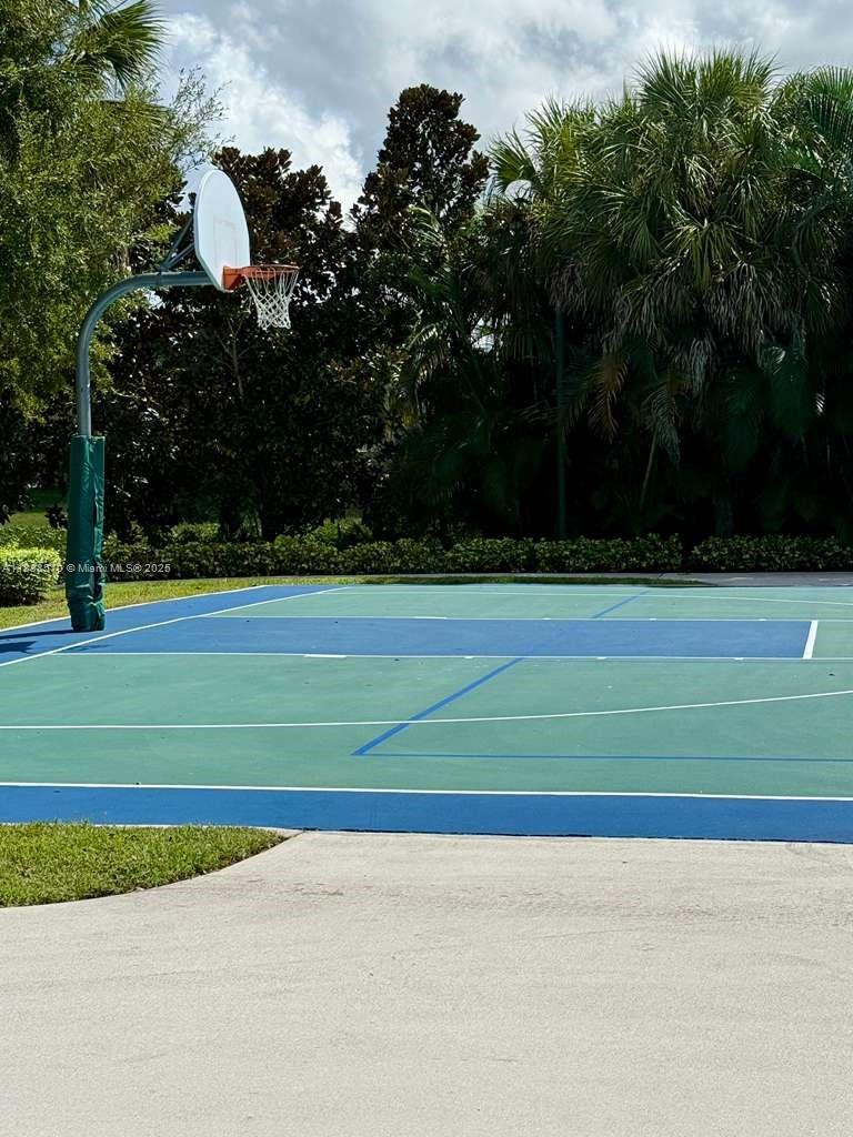 EMERALD COURTS - OPAL CRE - Residential Lease