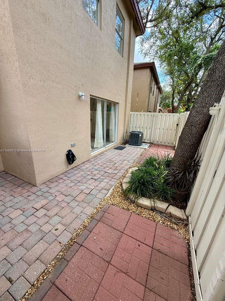 EMERALD COURTS - OPAL CRE - Residential Lease
