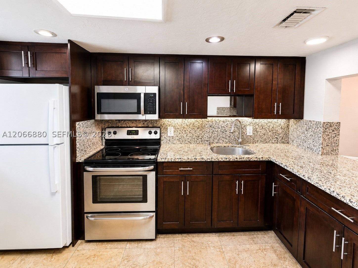 1720 W 75th St