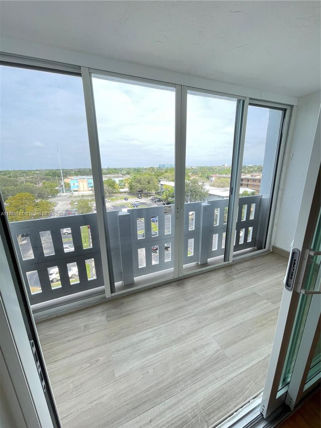 Photo of 919 Hillcrest Dr #705, Hollywood, FL 33021 (MLS # A11750347)