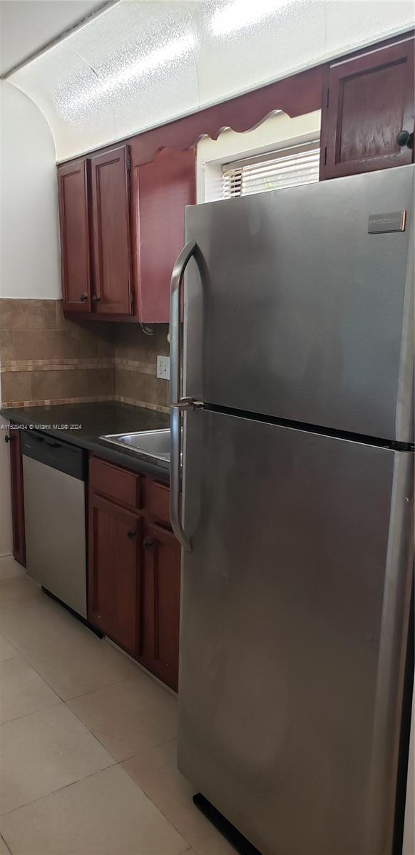 WATERS EDGE OF CORAL SPRI - Residential Lease