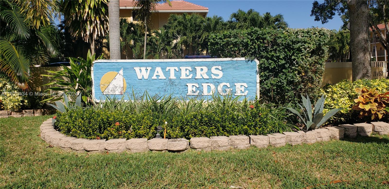 Move -in ready rental condo in Water Edge Community, the unit has been freshly painted ,stainless-steel appliances
Washer and dryer inside the unit, Association. Requires 650 credit score, Location,,,Location ,,, very close to Sawgrass expressway  , restaurants,shopping,and schools