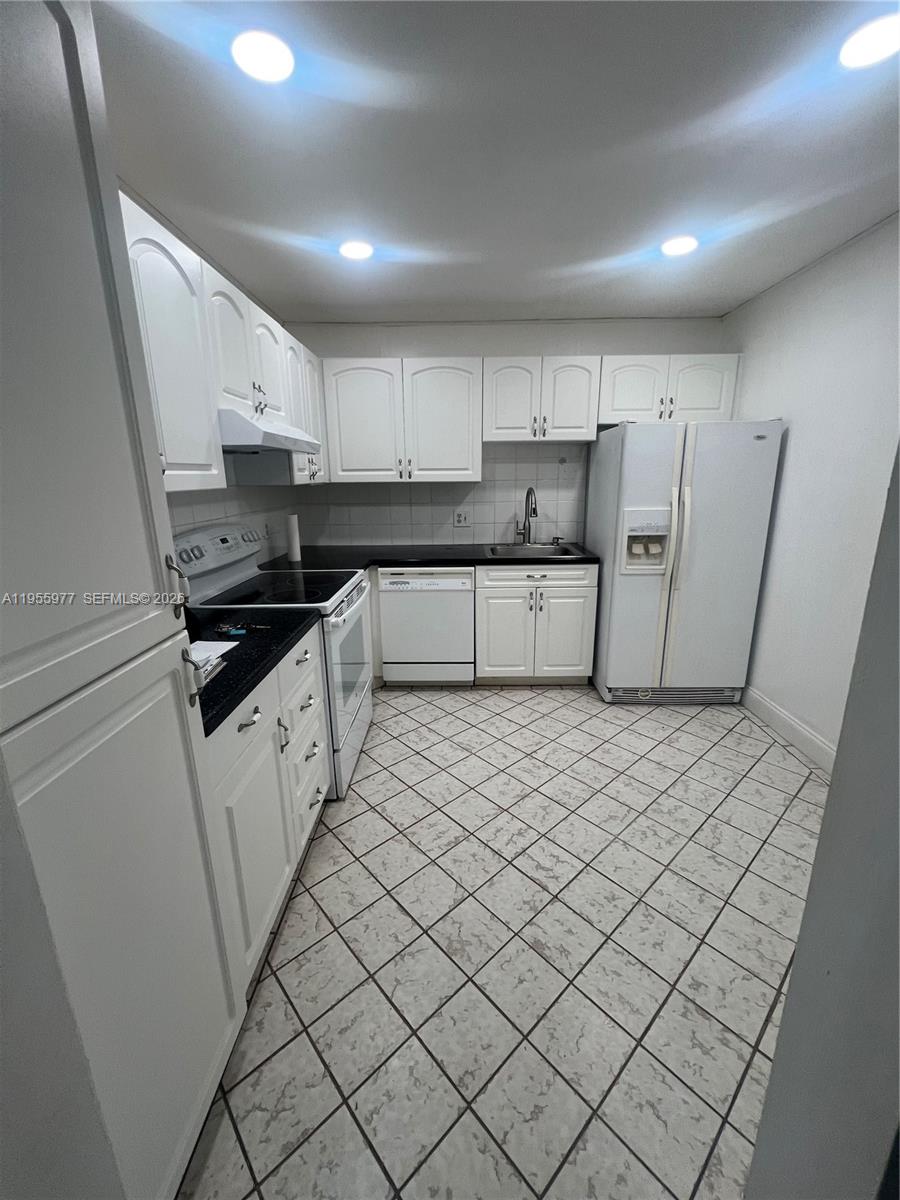 ADMIRALS PORT CONDO WEST - Residential