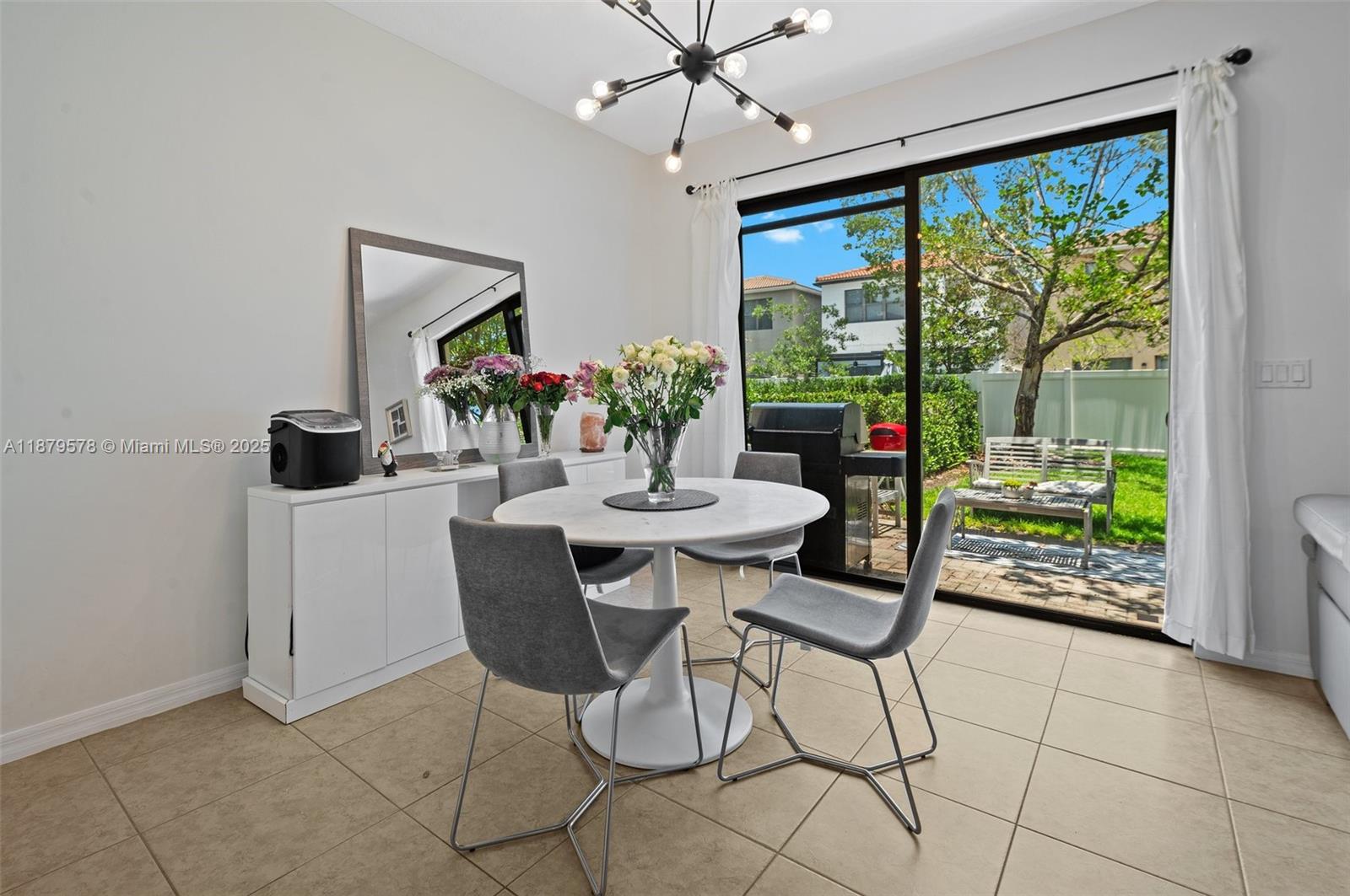 CHAMPION LAKES - Residential