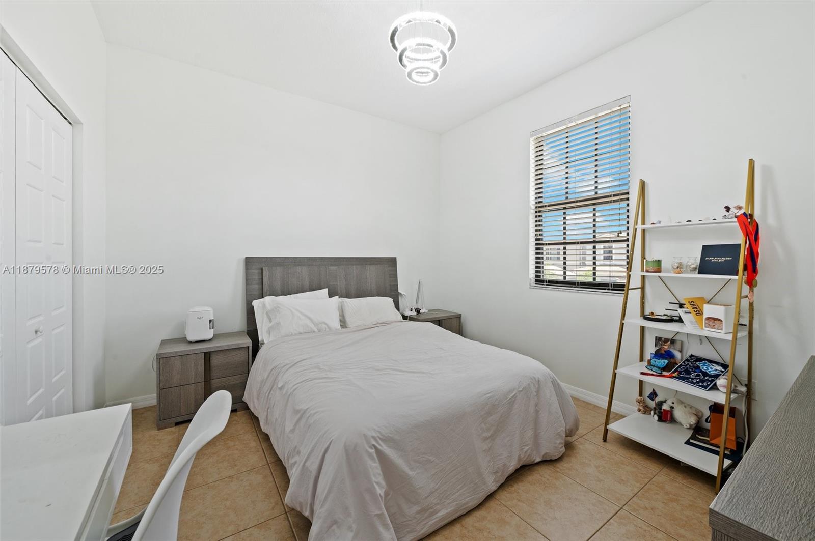 CHAMPION LAKES - Residential