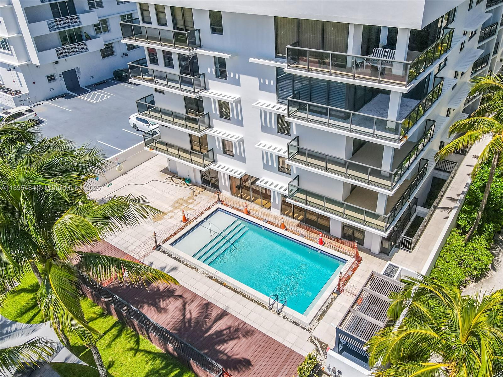 THE SURF CONDO - Residential
