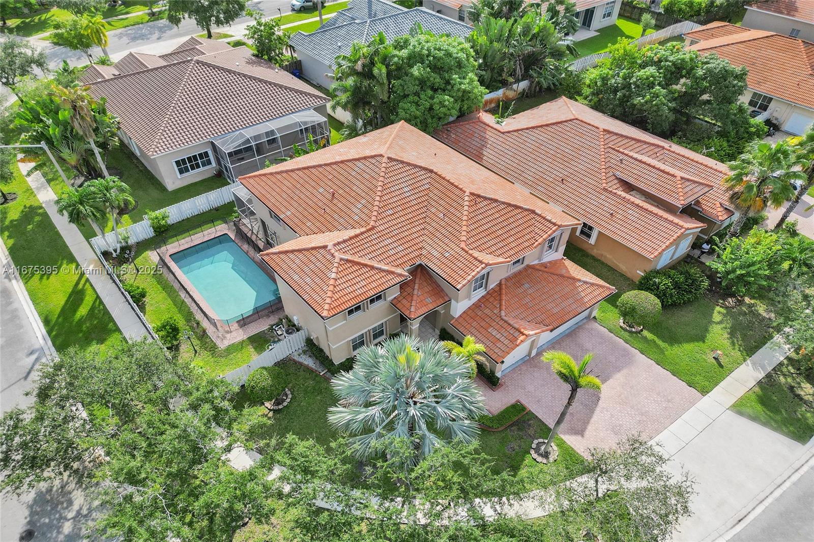 1379 Nw 166th Ave, Pembroke Pines, Miami-Dade County, Florida - 5 Bedrooms  
4 Bathrooms - 