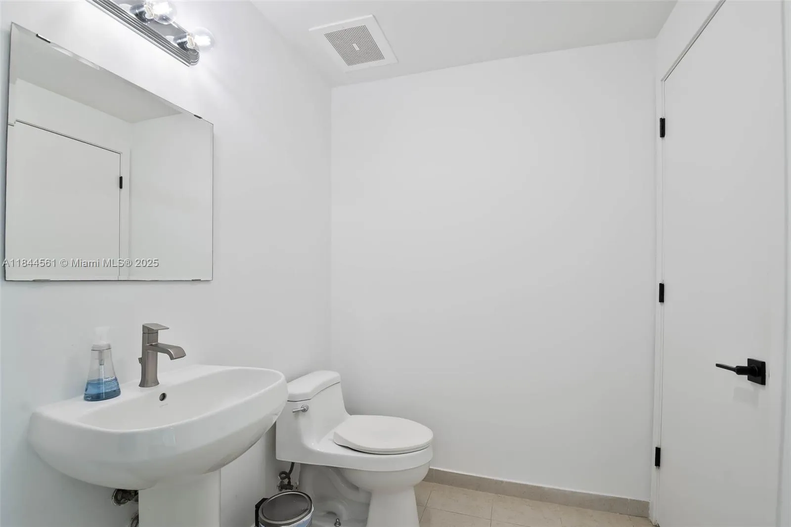 Miami, Florida 33137, United States, 1 Bedroom Bedrooms, ,4 BathroomsBathrooms,Residential,Active,177745