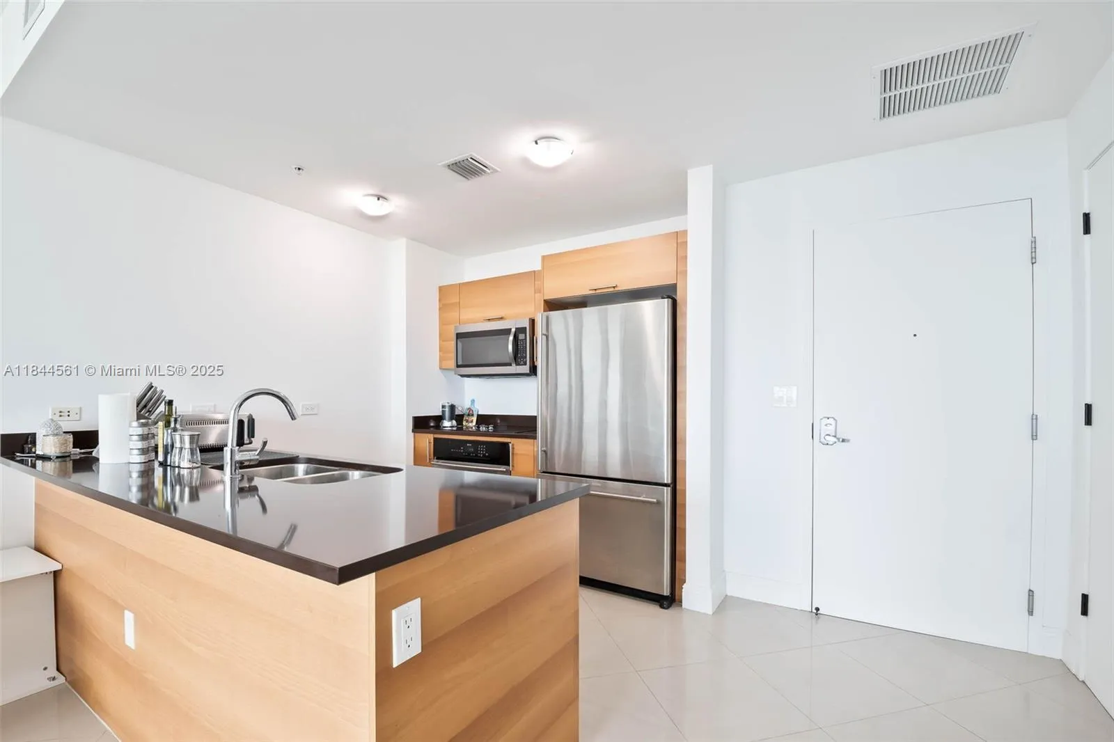 Miami, Florida 33137, United States, 1 Bedroom Bedrooms, ,4 BathroomsBathrooms,Residential,Active,177745