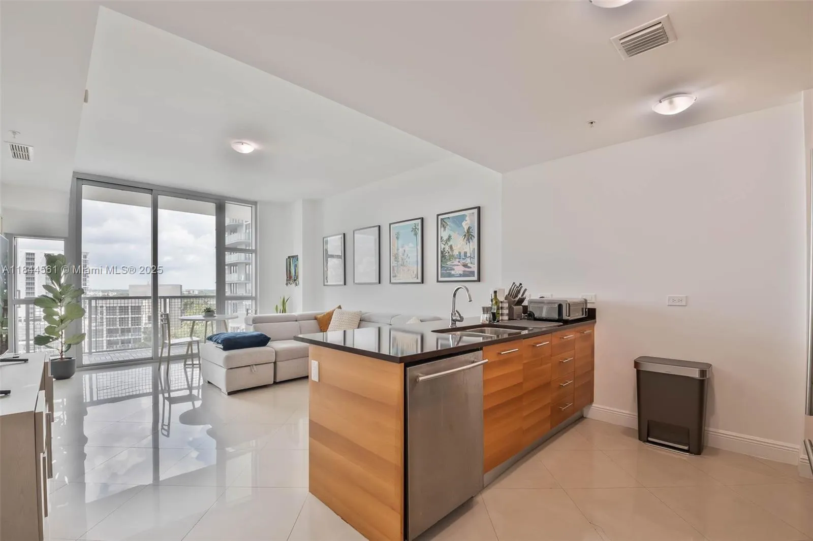 Miami, Florida 33137, United States, 1 Bedroom Bedrooms, ,4 BathroomsBathrooms,Residential,Active,177745