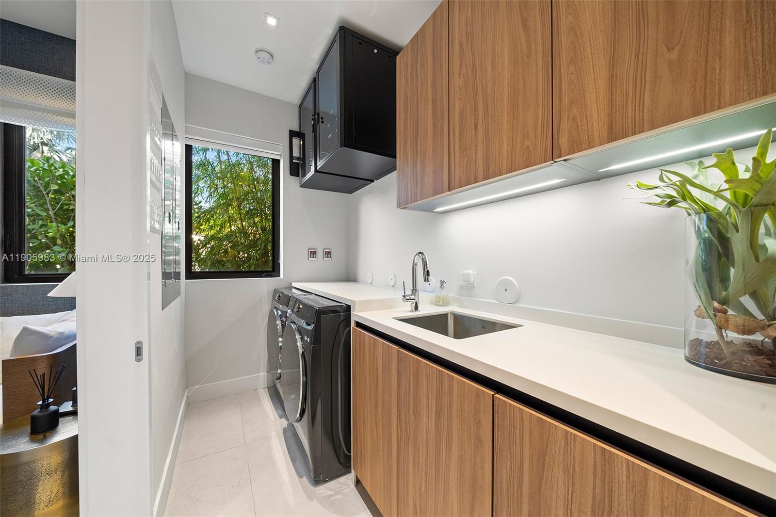 NAUTILUS EXTENSION 3RD - Residential Lease