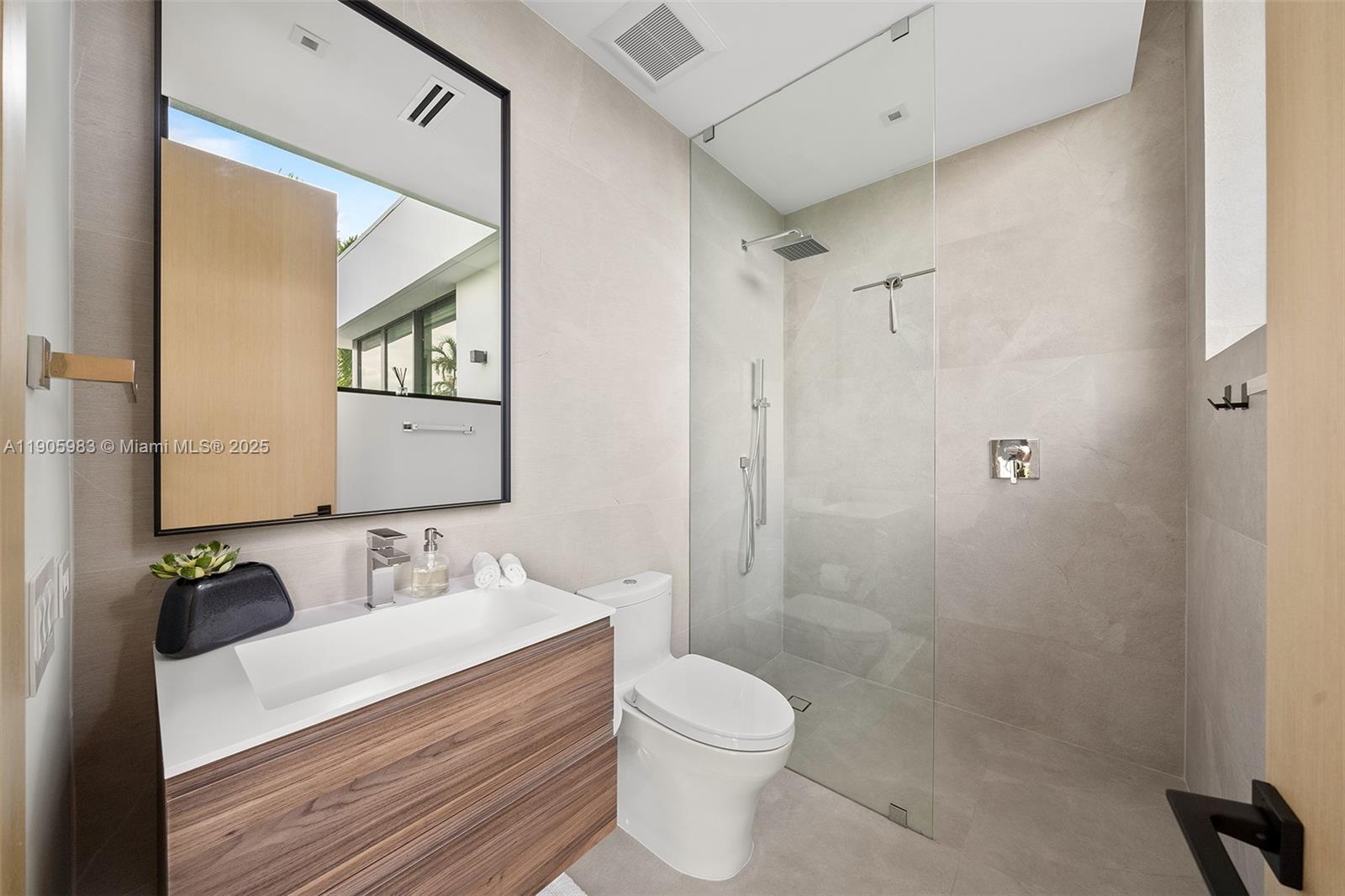 NAUTILUS EXTENSION 3RD - Residential Lease