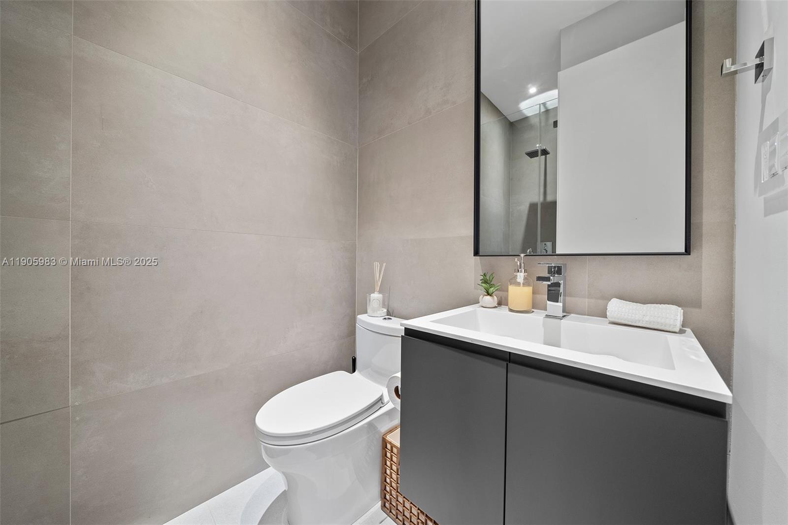 NAUTILUS EXTENSION 3RD - Residential Lease