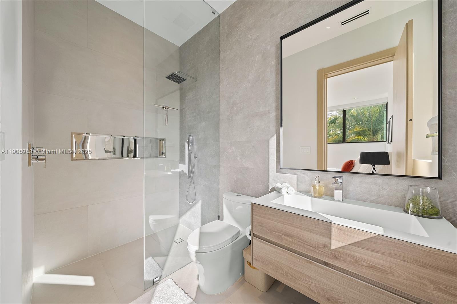 NAUTILUS EXTENSION 3RD - Residential Lease