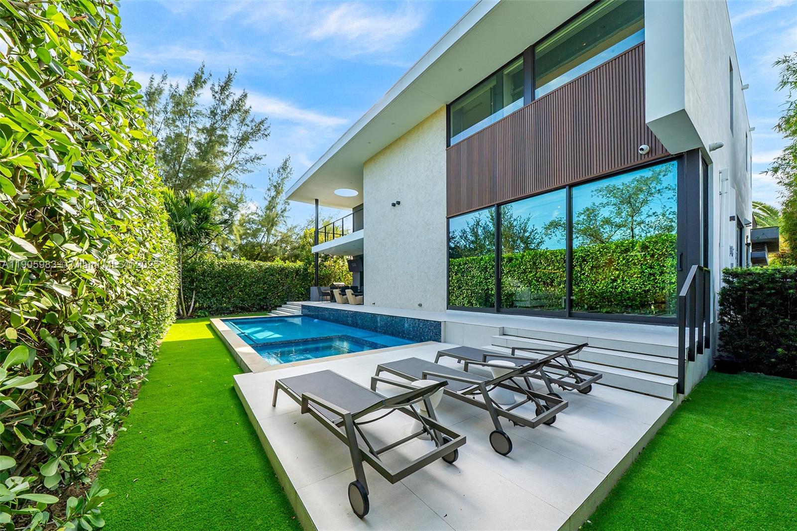 NAUTILUS EXTENSION 3RD - Residential Lease