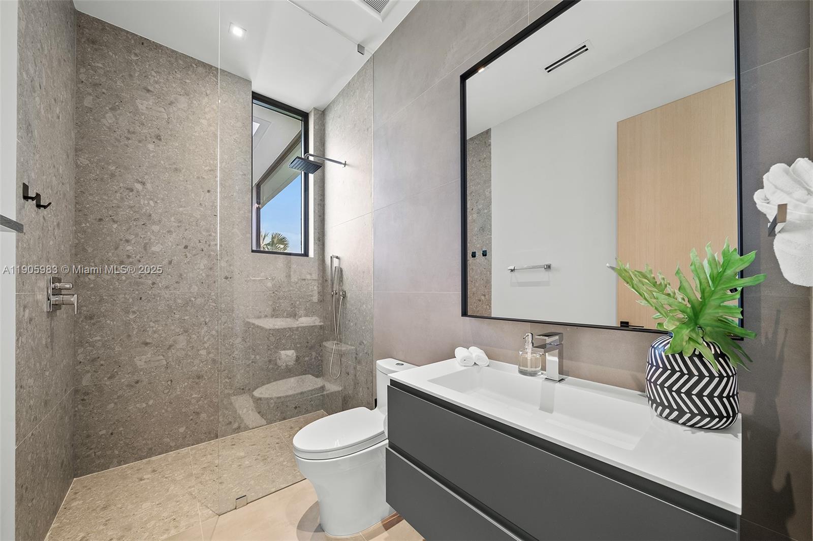 NAUTILUS EXTENSION 3RD - Residential Lease