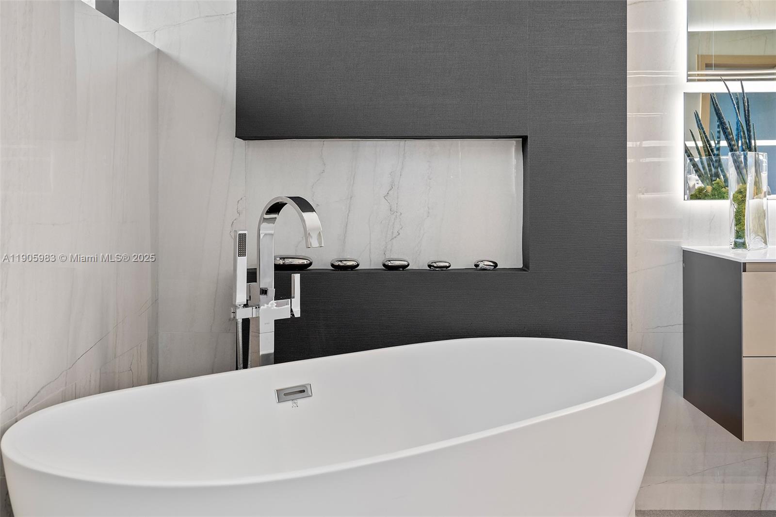 NAUTILUS EXTENSION 3RD - Residential Lease