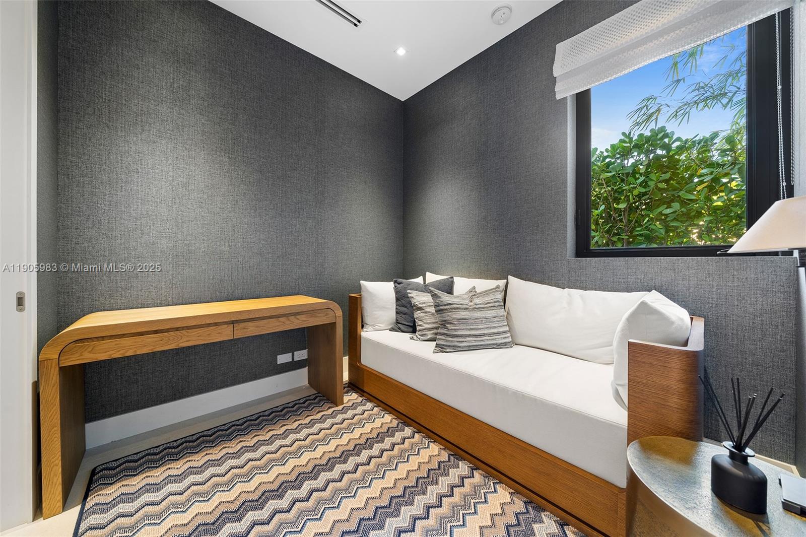 NAUTILUS EXTENSION 3RD - Residential Lease