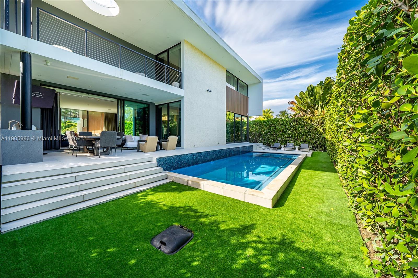 NAUTILUS EXTENSION 3RD - Residential Lease