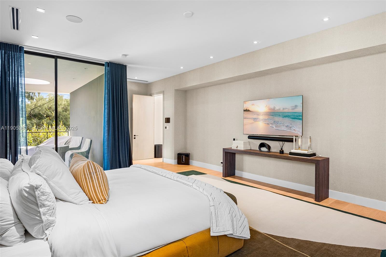 NAUTILUS EXTENSION 3RD - Residential Lease