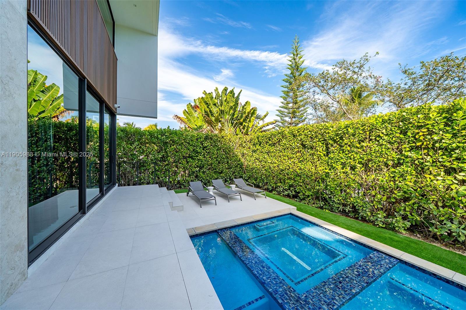 NAUTILUS EXTENSION 3RD - Residential Lease