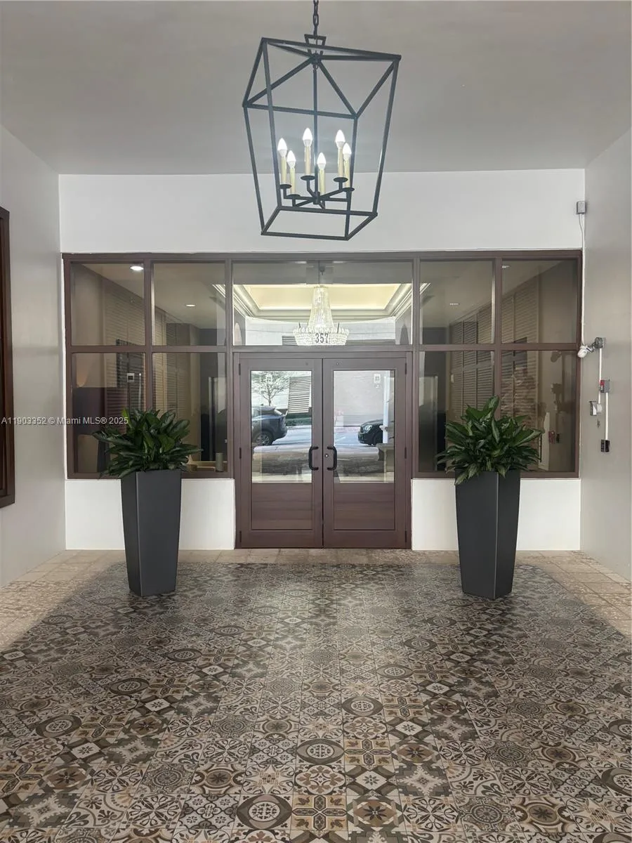 Coral Gables, Florida 33134, United States, 2 Bedrooms Bedrooms, ,2 BathroomsBathrooms,Residential,Active,235242