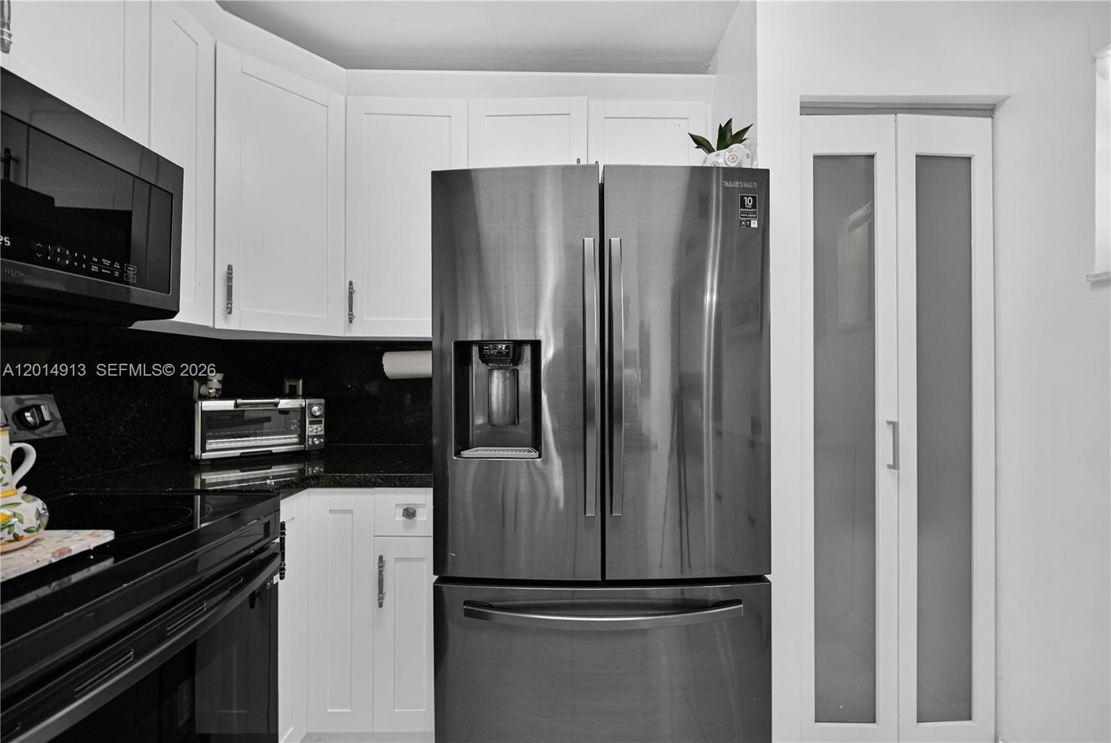 LAGO GRANDE THREE-A CONDO - Residential