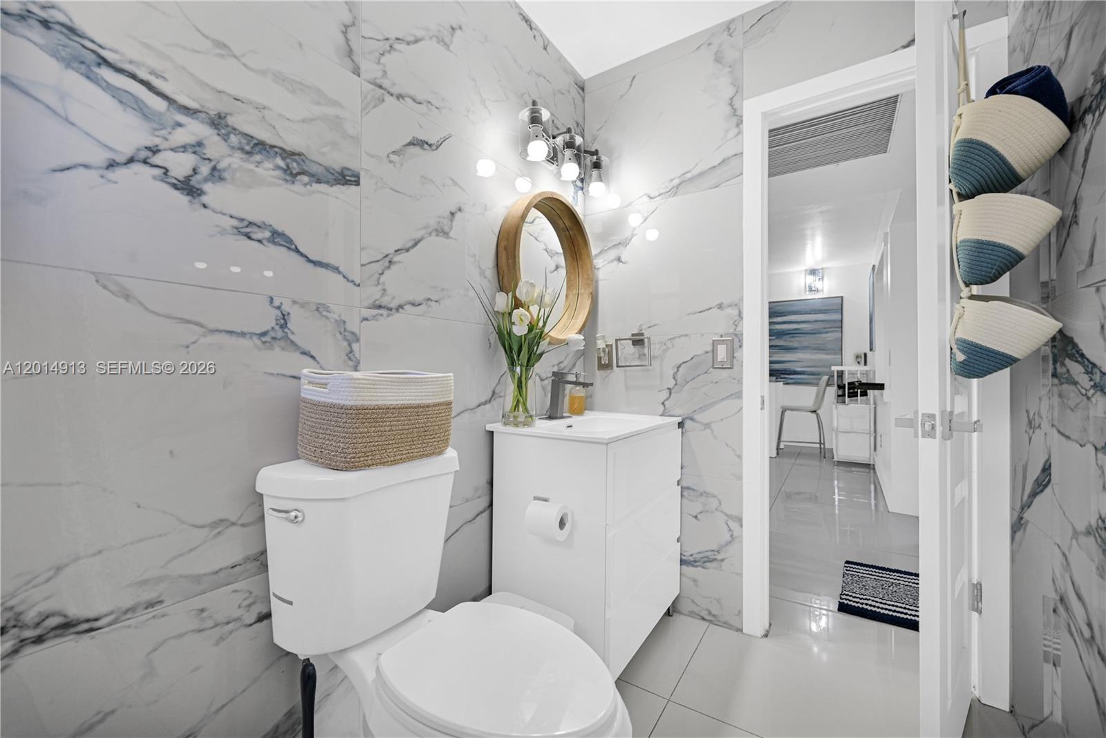 LAGO GRANDE THREE-A CONDO - Residential