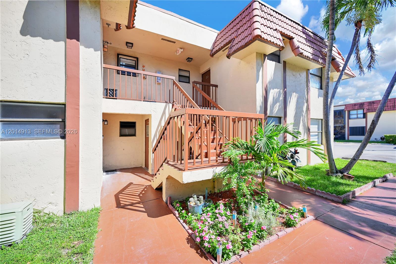 LAGO GRANDE THREE-A CONDO - Residential