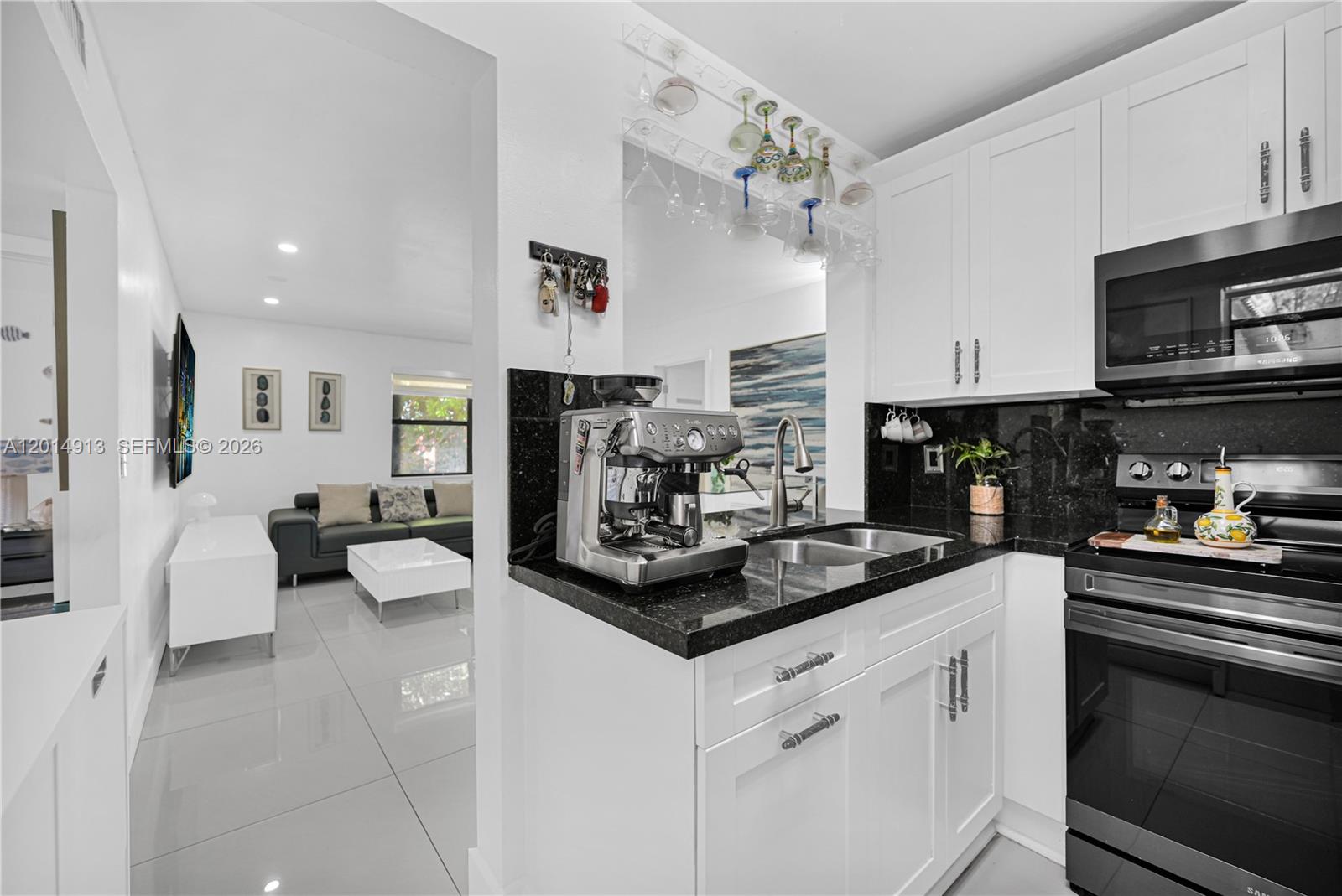LAGO GRANDE THREE-A CONDO - Residential