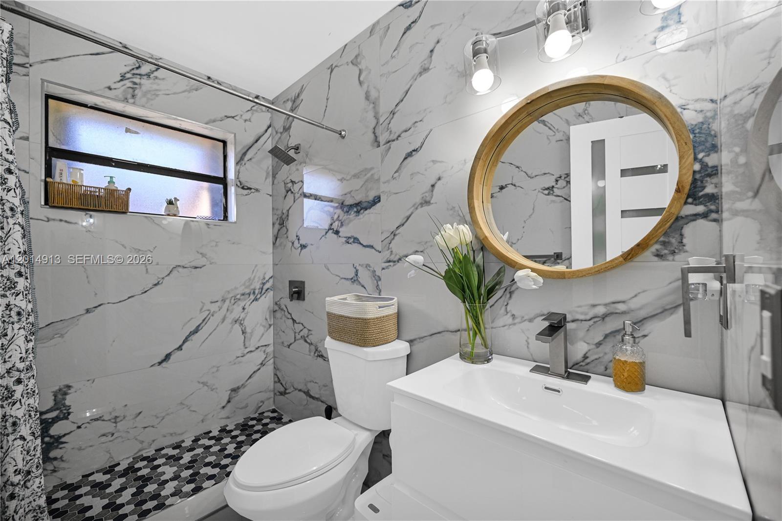 LAGO GRANDE THREE-A CONDO - Residential