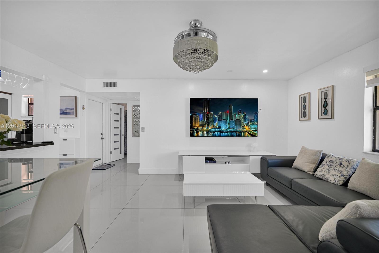 LAGO GRANDE THREE-A CONDO - Residential