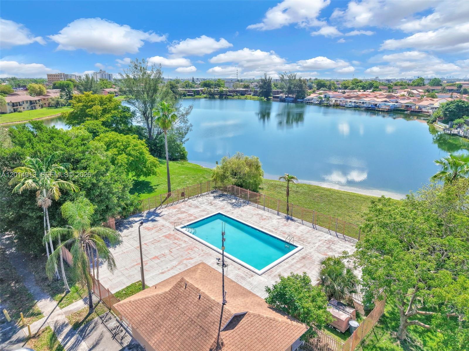LAGO GRANDE THREE-A CONDO - Residential