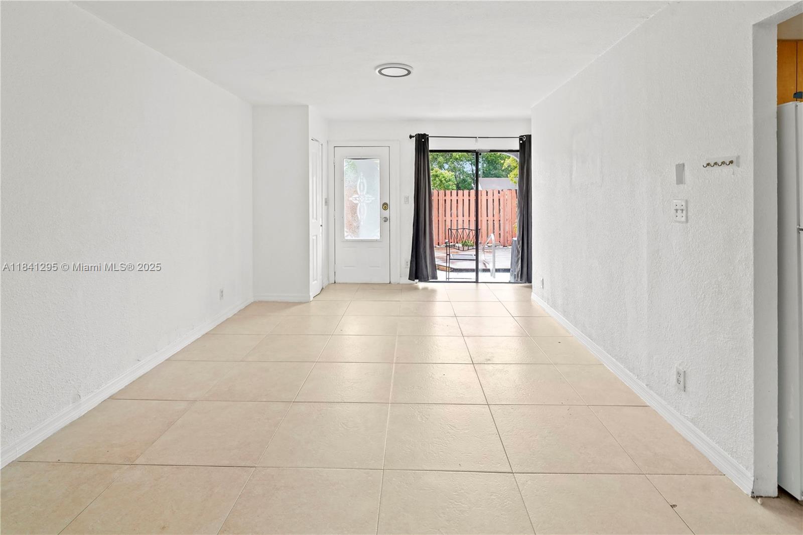 Welcome to this spacious 3-bedroom, 2 bath townhouse with an additional room that can either be used for a den, office, or another bedroom. This home has 2 assigned parking spots in front of the home, 2 private patios and a large backyard. Fast approval. Don’t miss this!
READY FOR IMMEDIATE MOVE-IN. Tenants must have: 650 minimum credit score, and make at least 2.5X the rent amount. EASY TO SHOW. FIRST, LAST MONTH AND SECURITY PLUS $250 NONREFUNDABLE PET DEPOSIT WITH A $50 MONTHLY PET FEE. EASY APPROVAL PROCESS. PLEASE PROVIDE CREDIT REPORT ALONG WITH BACKGROUND AND EVICTION HISTORY, PROOF OF FUNDS PAY STUBS/BANK STATEMENTS. NO HOA APPLICATION REQUIRED. Please send complete offers only to tatianasoldit@gmail.com.