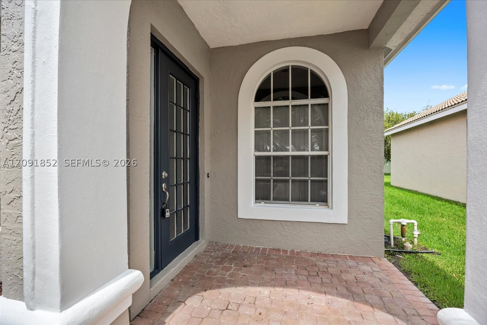 827 SW Lake Charles Cir