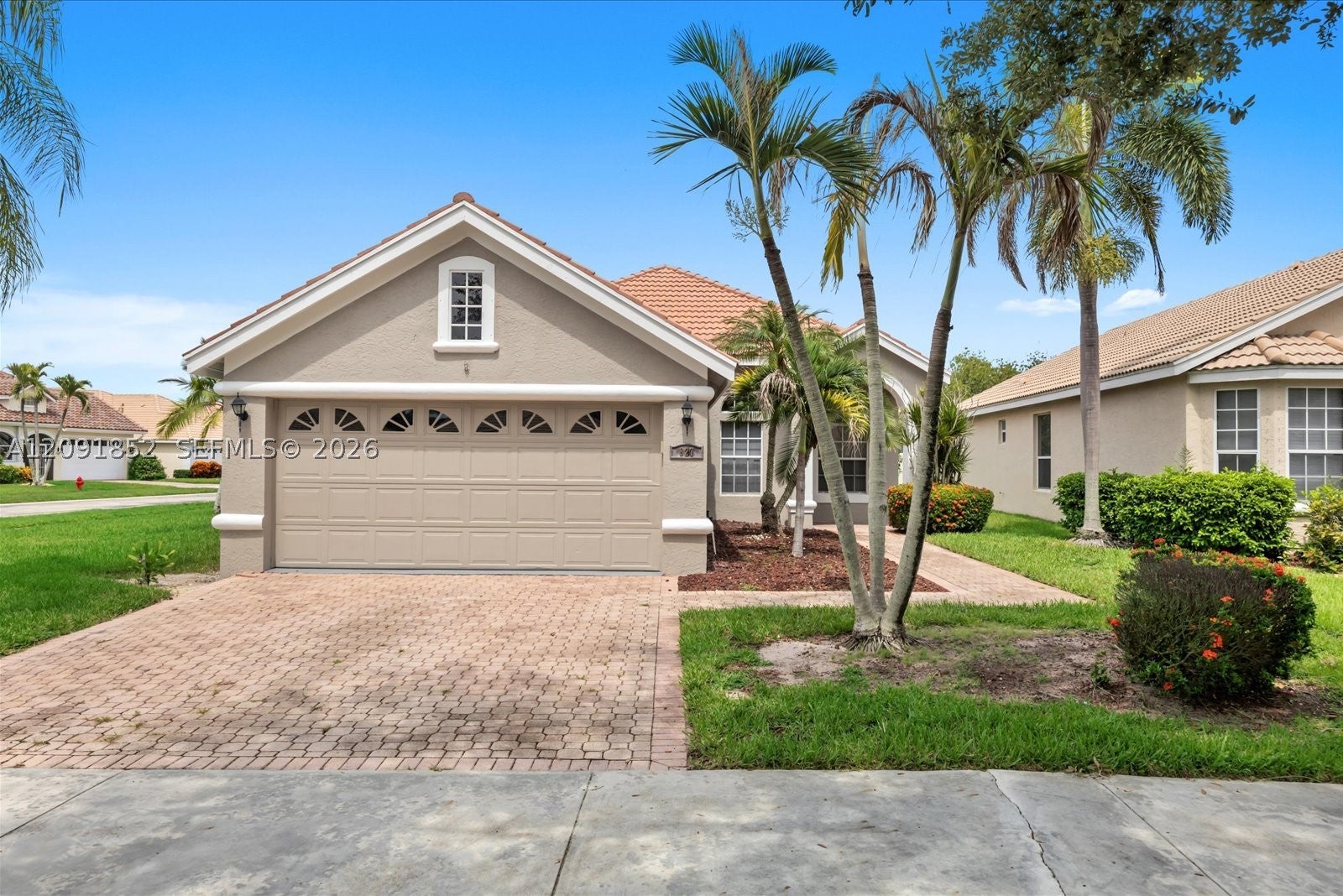 827 SW Lake Charles Cir