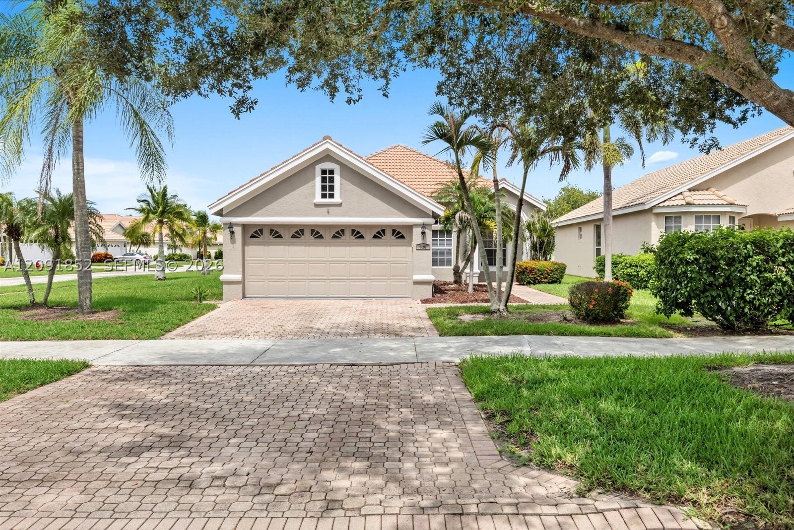 827 SW Lake Charles Cir