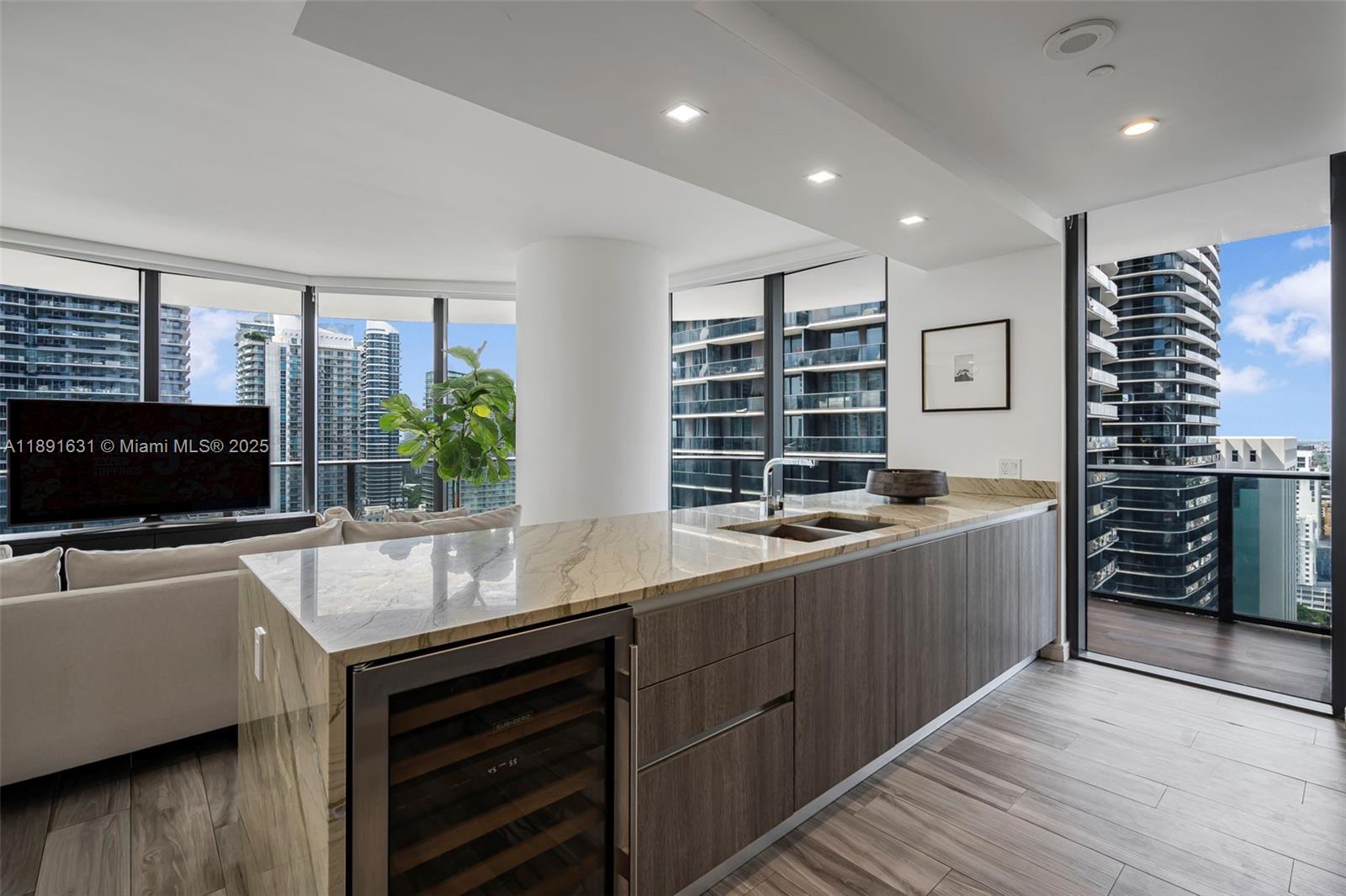 801 SMA RESIDENCES CONDO - Residential