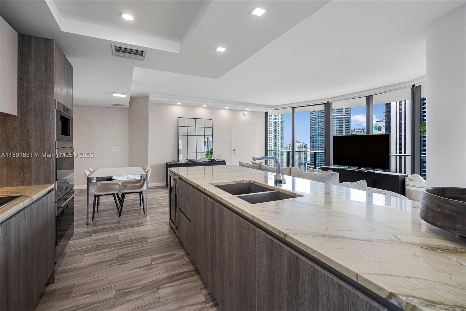 801 SMA RESIDENCES CONDO - Residential