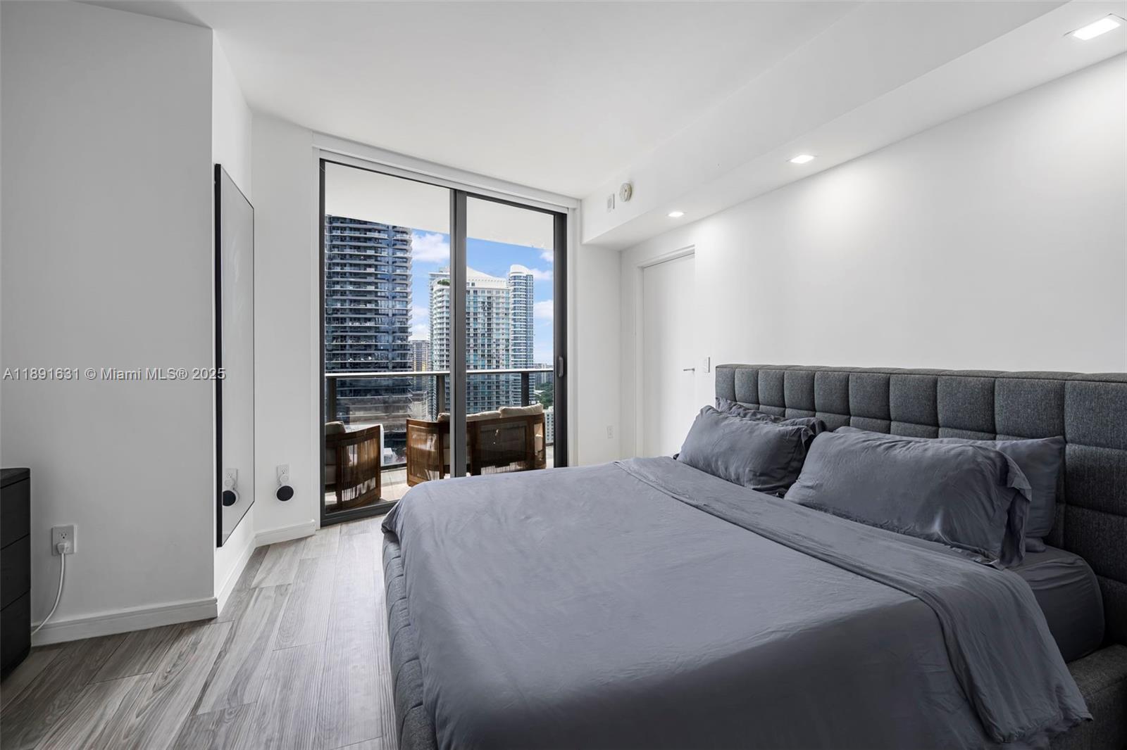 801 SMA RESIDENCES CONDO - Residential