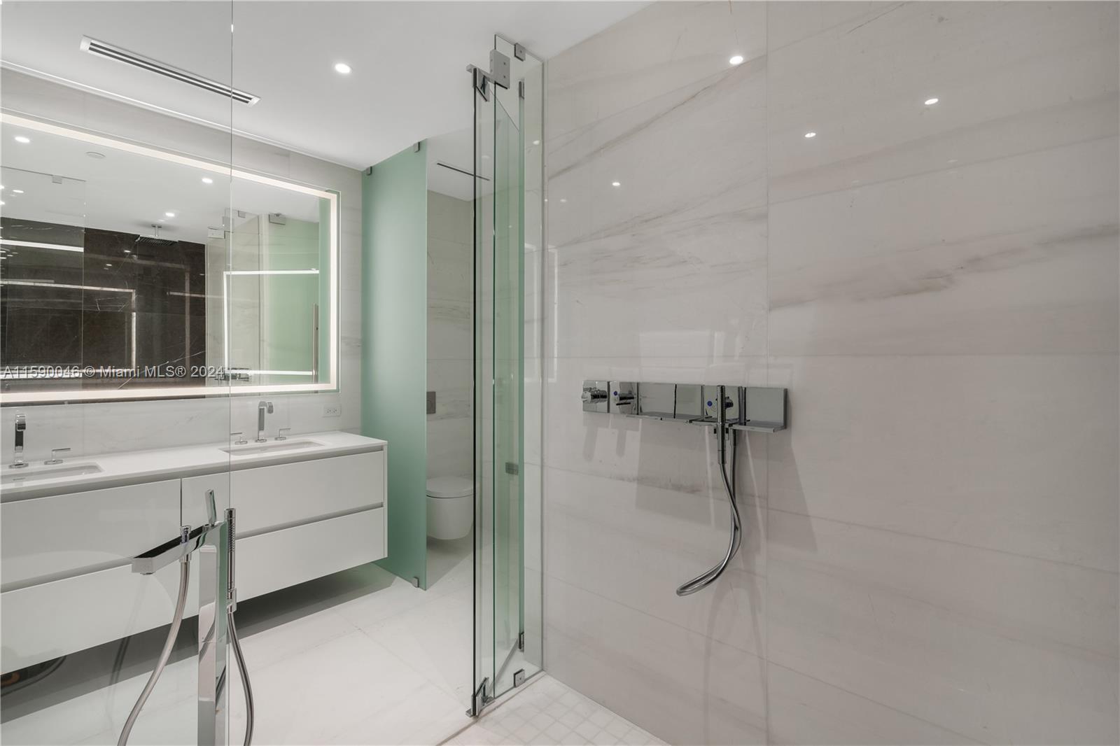 ASTON MARTIN RESIDENCES - Residential